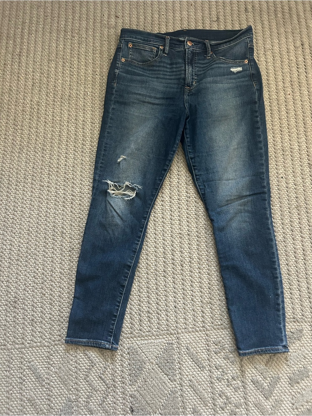 GAP Women's Skinny Jeans in Dark Blue with Distressed Knee